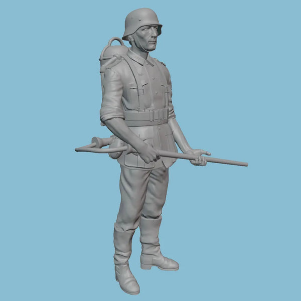 1/24 WWII British Infantryman with Gas Mask Canister, Resin Model Figure Kit, Unassembled and Unpainted