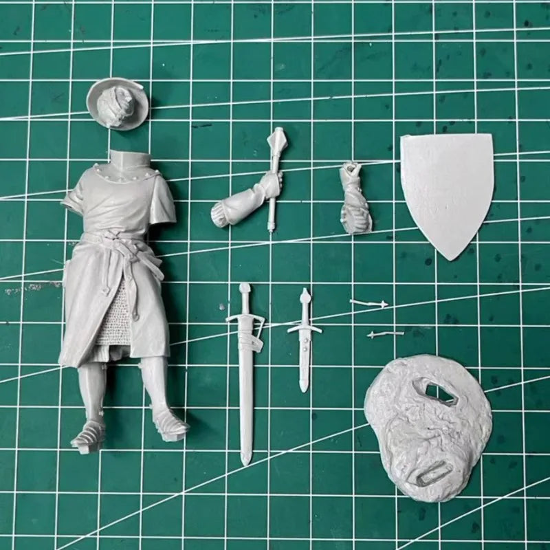 1/24 Medieval Knight in Red Heraldic Surcoat, Resin Model Figure Kit, Unassembled and Unpainted