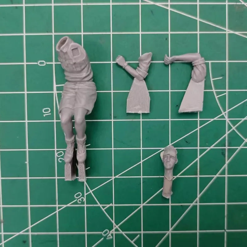 1/35 WWII German Tank Crew Summer, 6 Figures, Resin Model Figure Kit, Unassembled and Unpainted