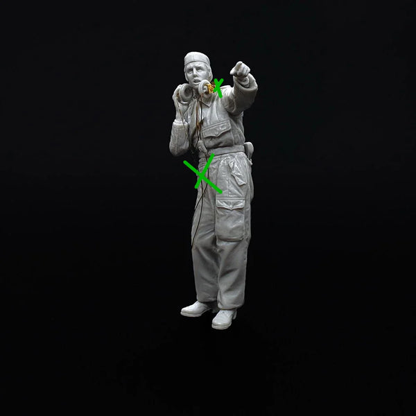 1/35 WWII German Officer in Field Tunic Pointing, Resin Model Figure Kit, Unassembled and Unpainted