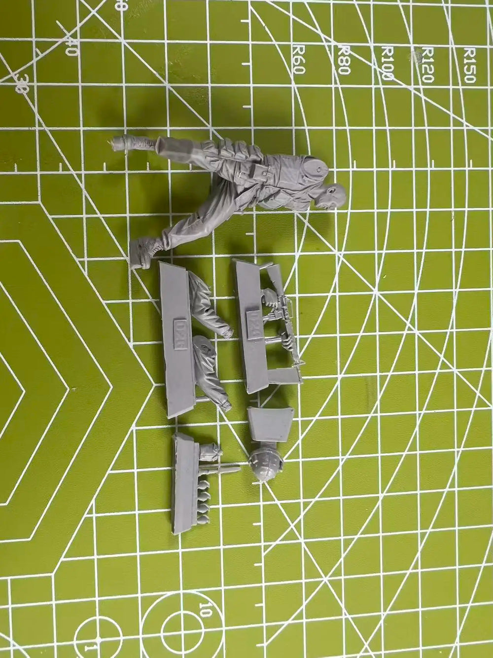 1/35 Vietnam War US Soldier Firing M16, Resin Model Figure Kit, Unassembled and Unpainted
