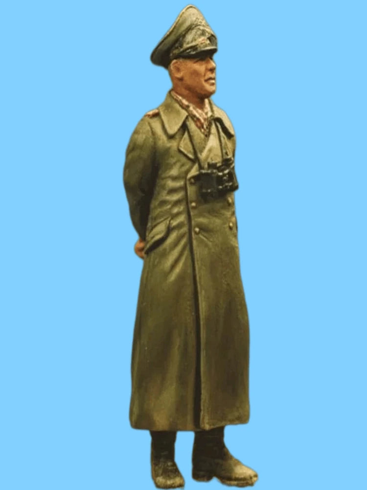 1/35 WWII German Officer in Greatcoat Standing at Attention, Resin Model Figure Kit, Unassembled and Unpainted