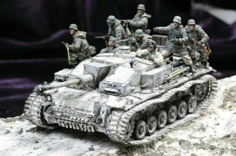 1/35 WWII German Motorized Infantry, 8 Figures, Resin Model Figure Kit, Unassembled and Unpainted