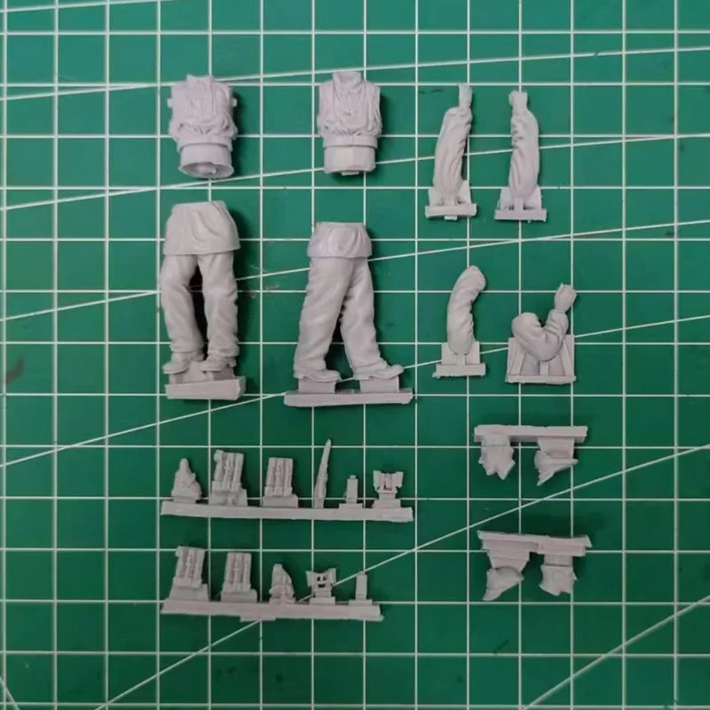 1/35 WWI German Officers, 2 Figures, Resin Model Figure Kit, Unassembled and Unpainted