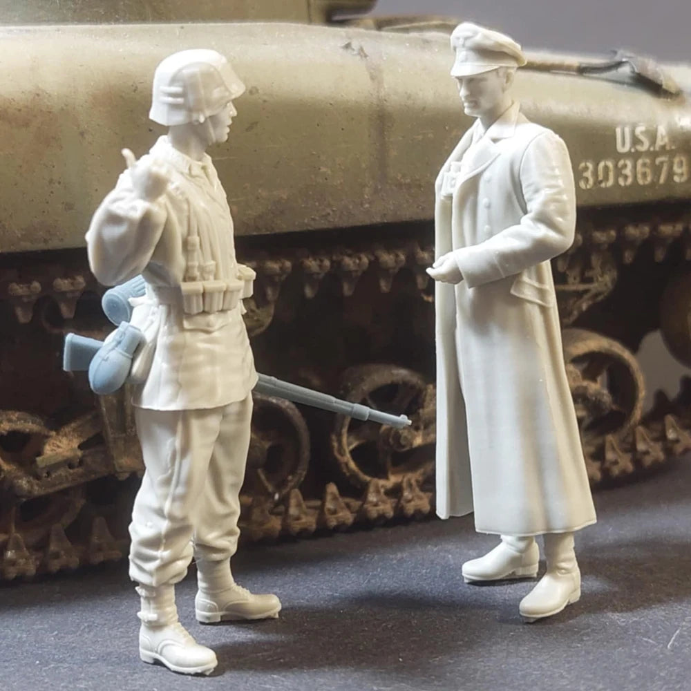 1/35 WWII U.S. Army Grenadiers, 2 Figures, Resin Model Figure Kit, Unassembled and Unpainted