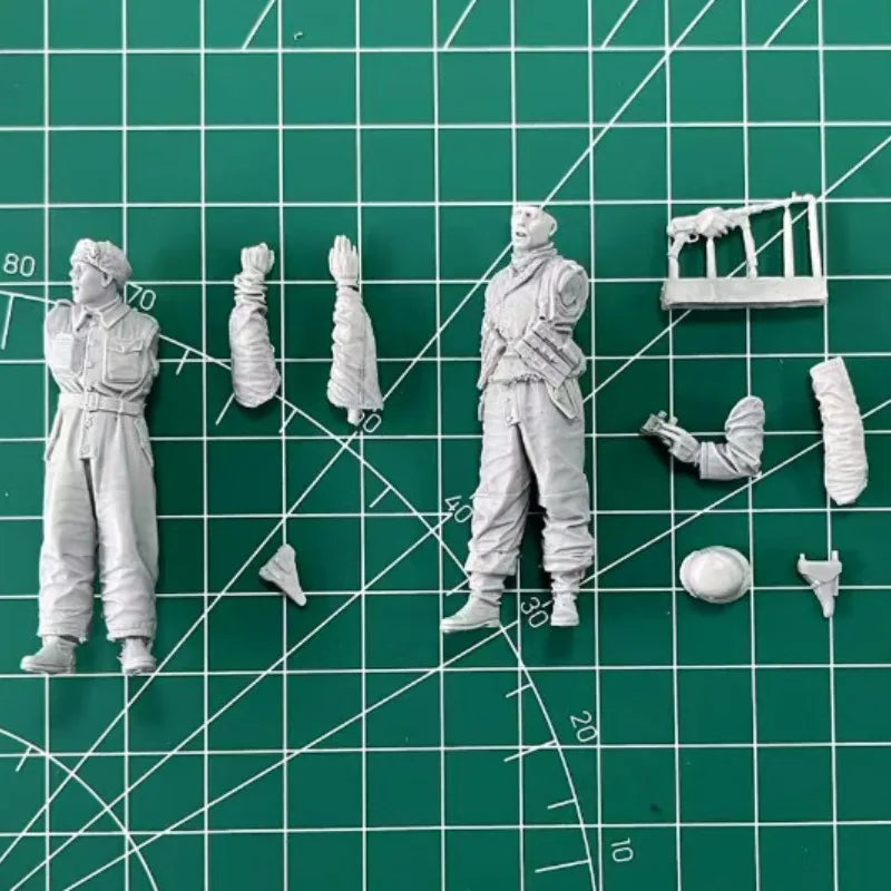 1/35 WWII Soviet Winter Combat Soldiers, 8 Figures, Resin Model Figure Kit, Unassembled and Unpainted