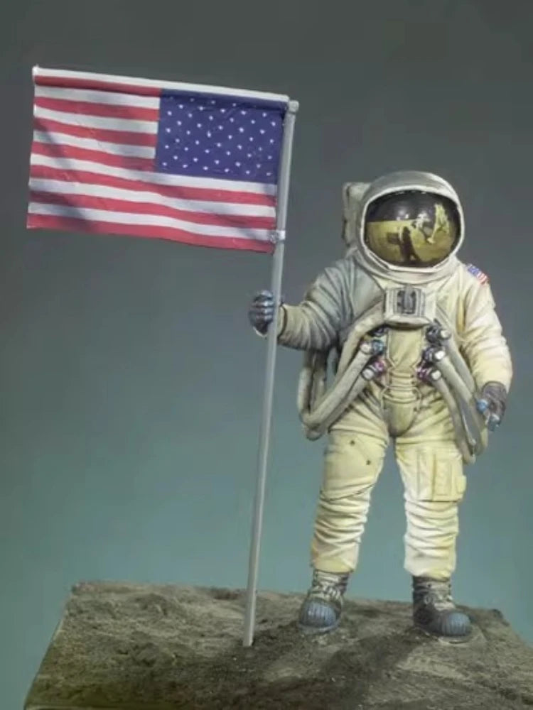 1/32 Cold War American Astronaut on Lunar Surface, Resin Model Figure Kit, Unassembled and Unpainted