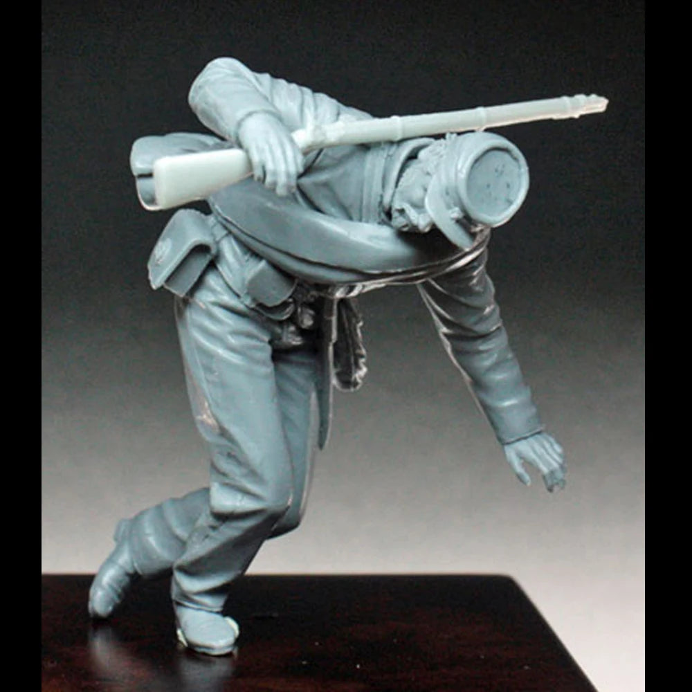 1/35 American Civil War Confederate Infantryman Charging with Rifle, Resin Model Figure Kit, Unassembled and Unpainted