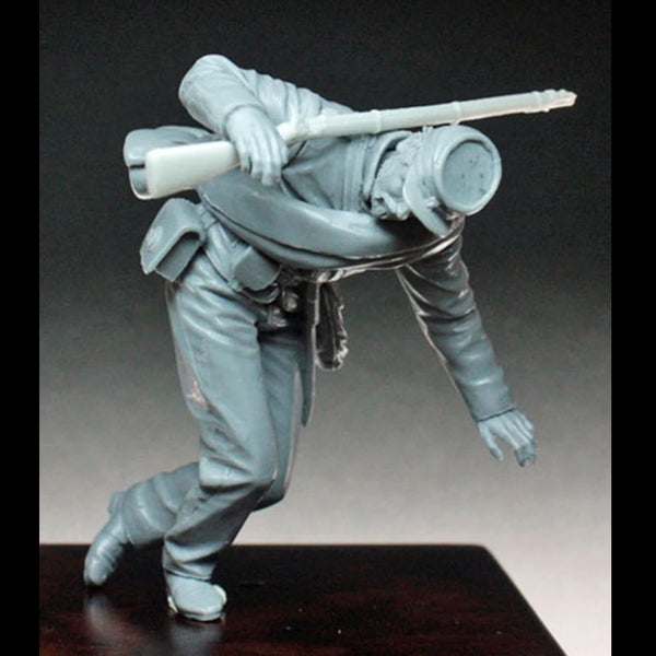 1/35 American Civil War Confederate Infantryman Charging with Rifle, Resin Model Figure Kit, Unassembled and Unpainted