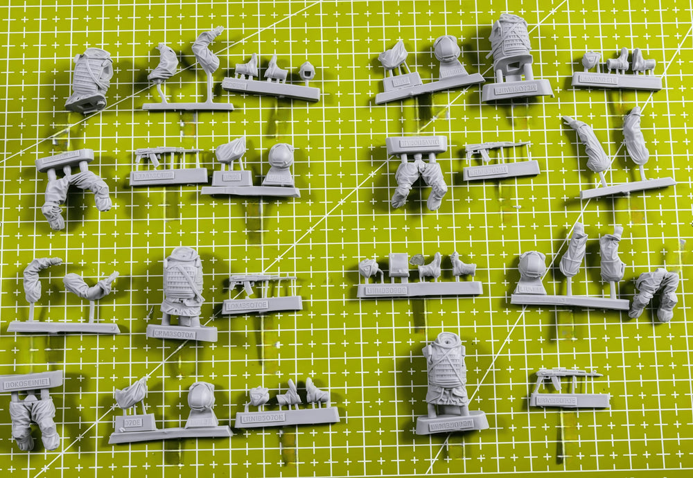 1/35 Modern Tactical Soldier with Plate Carrier and Rifle, Resin Model Figure Kit, Unassembled and Unpainted