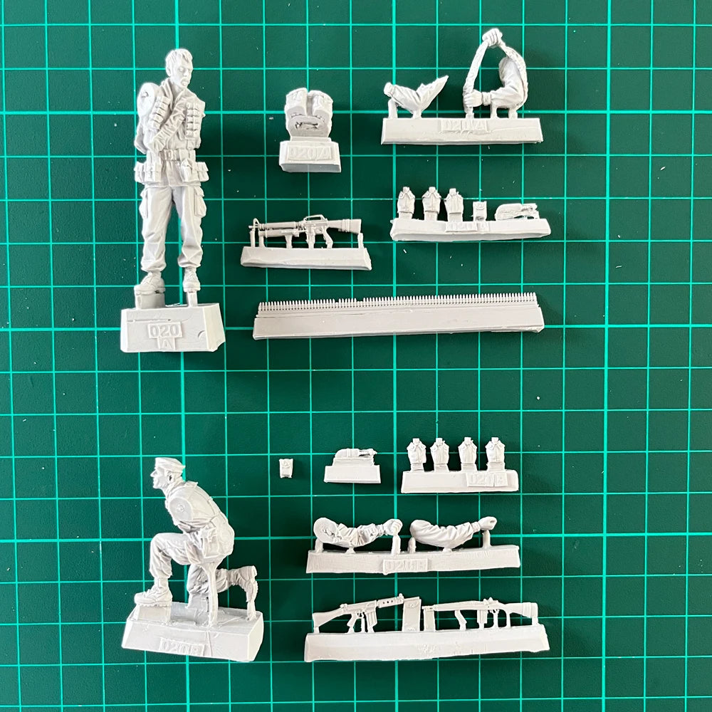 1/35 WWII German Infantry Squad Assault, 2 Figures, Resin Model Figure Kit, Unassembled and Unpainted