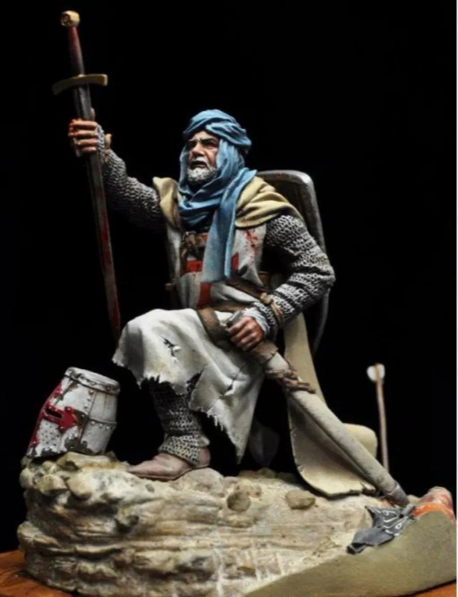 1/24 Medieval Crusader Knight with Raised Sword and Cross Shield, Resin Model Figure Kit, Unassembled and Unpainted