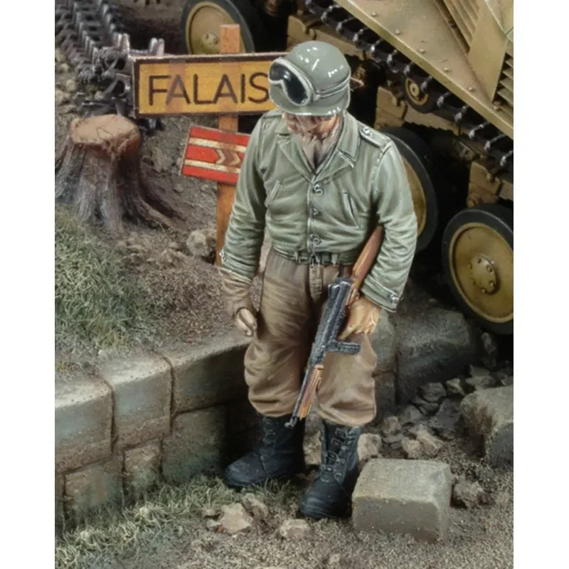 1/35 WWII US Tanker Soldier, Resin Model Figure Kit, Unassembled and Unpainted