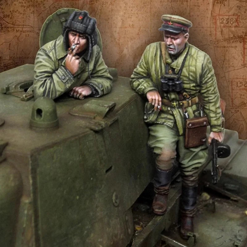 1/35 WWII Soviet Officer Advancing with PPSh-41, Resin Model Figure Kit, Unassembled and Unpainted