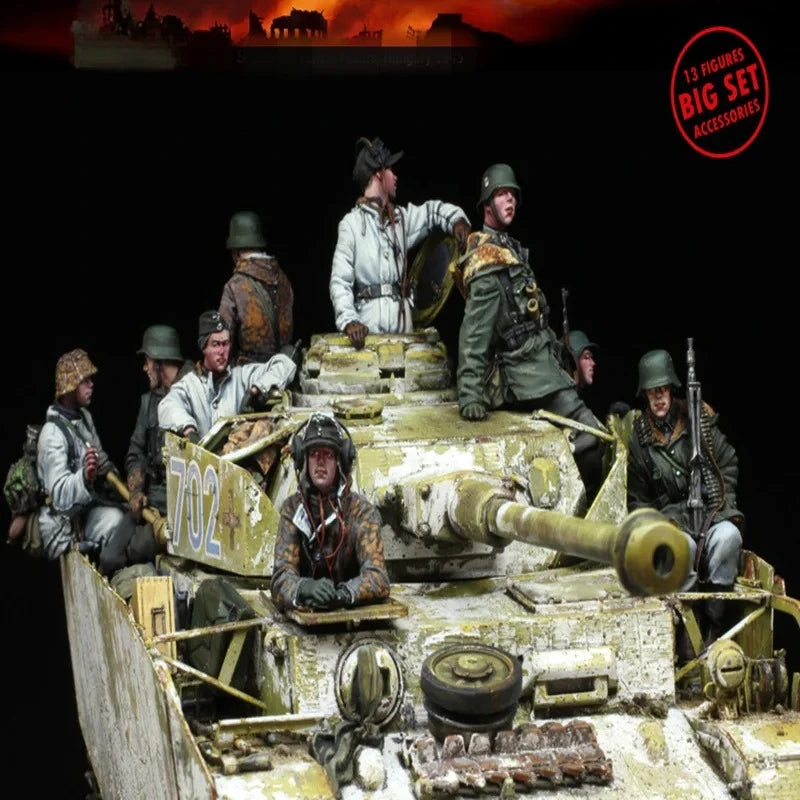 1/35 WWII German Panzer Crew, 13 Figures, Resin Model Diorama Kit, Unassembled and Unpainted