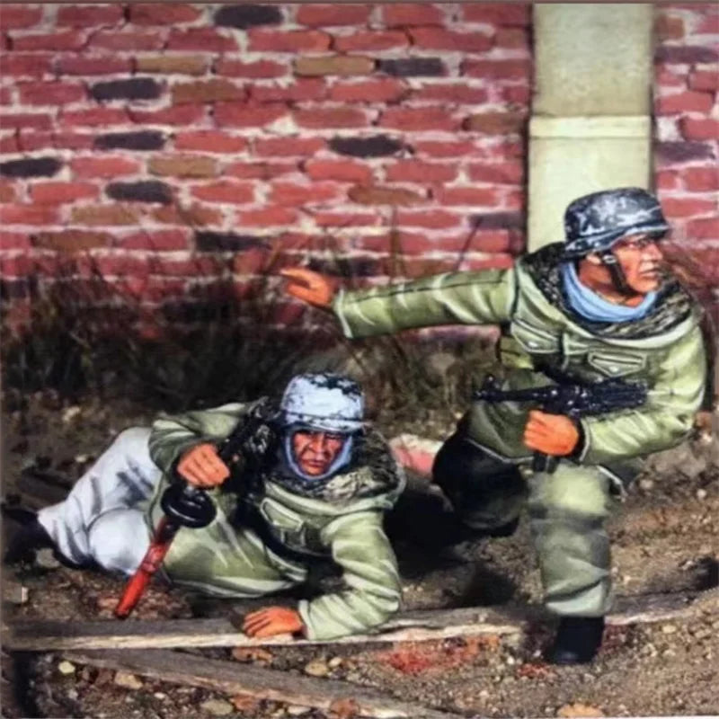 1/35 Modern Russian Infantry Advancing, 2 Figures, Resin Model Figure Kit, Unassembled and Unpainted