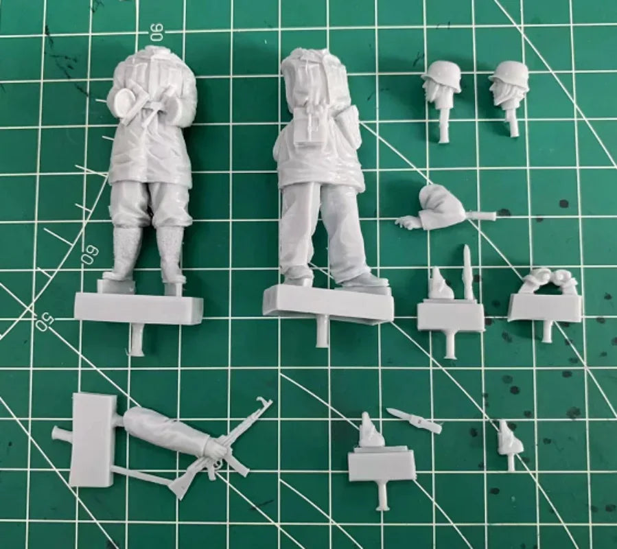 1/35 WWI German Prussian Soldiers, 2 Figures, Resin Model Figure Kit, Unassembled and Unpainted
