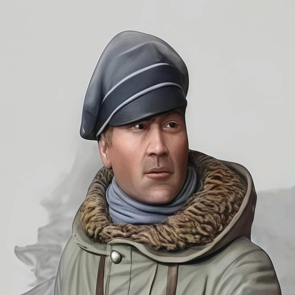 1/16 WWII German Soldier in Winter Greatcoat with Fur Collar, Resin Model Figure Kit, Unassembled and Unpainted