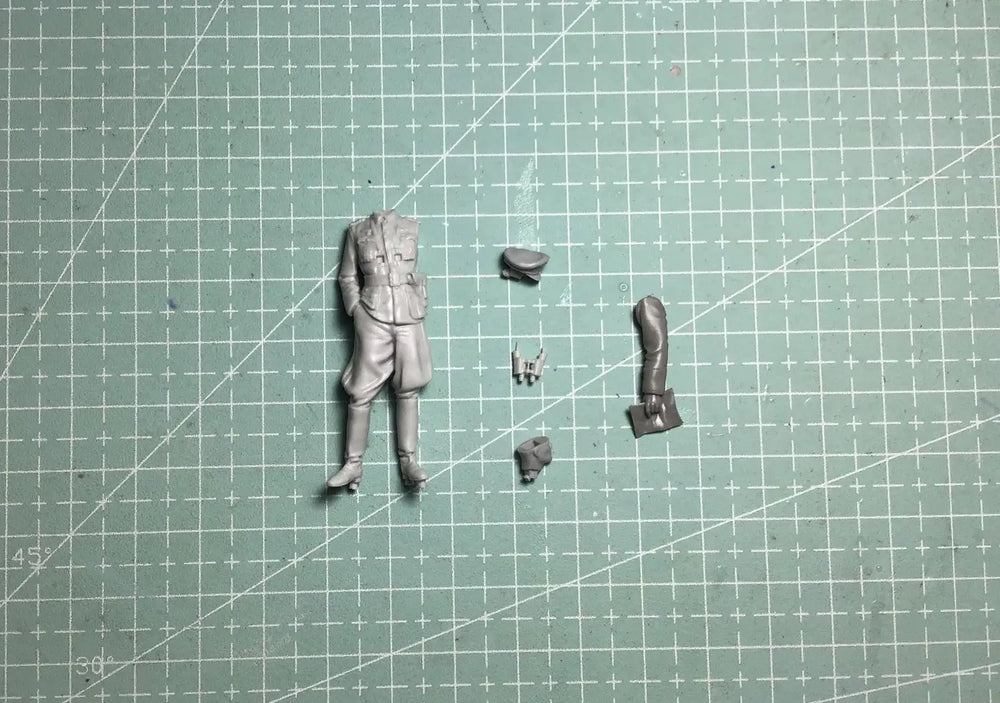 WWII German Officer — 1/35 Resin Figure