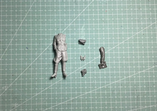 WWII German Officer — 1/35 Resin Figure