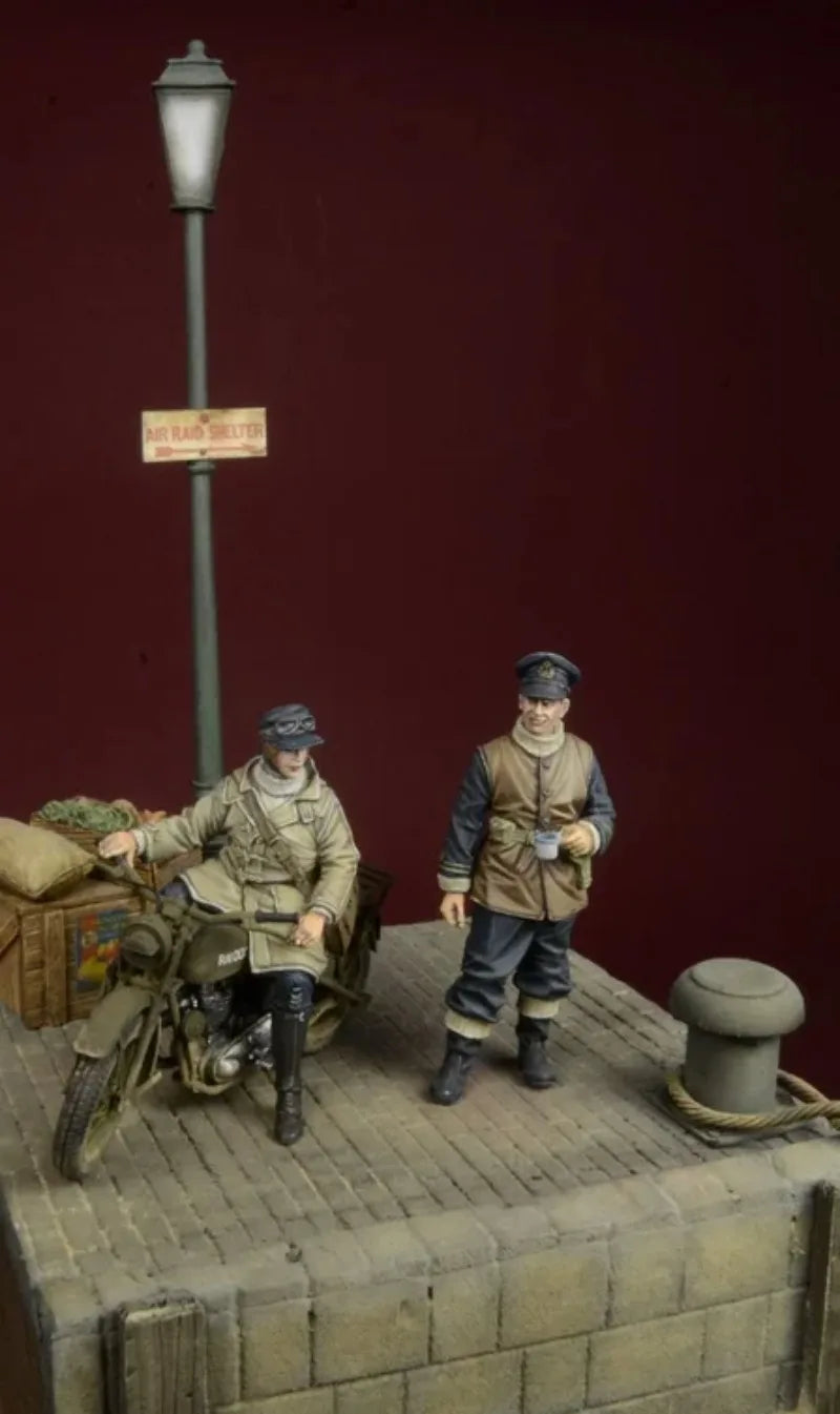 1/35 WWII German Wehrmacht Motorcycle, 2 Figures, Resin Model Diorama Kit, Unassembled and Unpainted