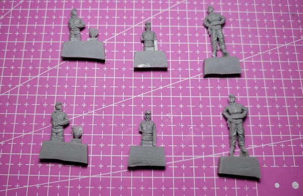 1/72 WWII Soviet Infantry Squad Advancing, 6 Figures, Resin Model Figure Kit, Unassembled and Unpainted