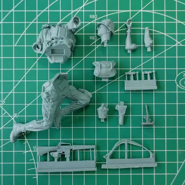 1/16 Vietnam War US Army Rifleman Seated, Resin Model Figure Kit, Unassembled and Unpainted