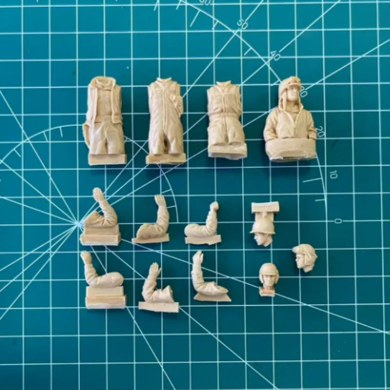 1/35 WWII US Tank Crew Winter, 5 Figures, Resin Model Figure Kit, Unassembled and Unpainted