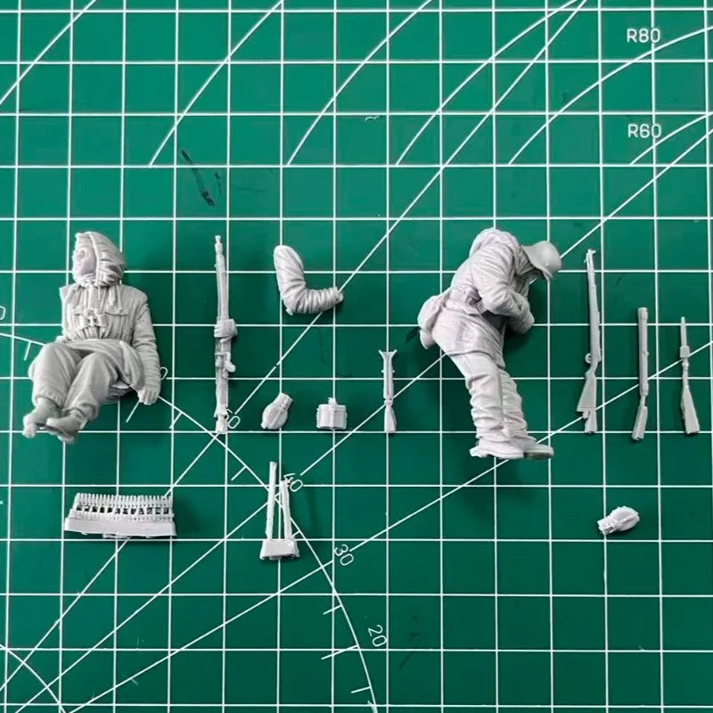 1/35 Modern Winter Soldier, 2 Figures, Resin Model Figure Kit, Unassembled and Unpainted