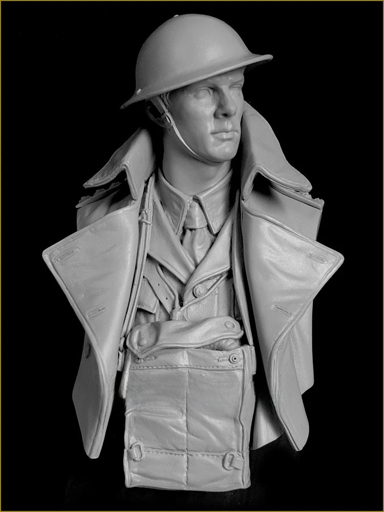 1/10 WWI British Officer in Greatcoat and Scarf, Resin Model Bust Kit, Unassembled and Unpainted