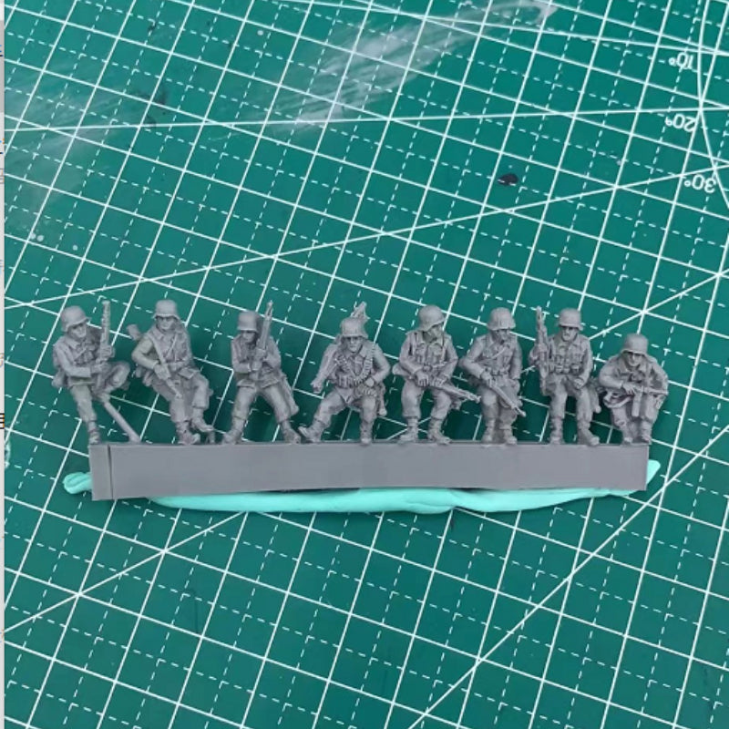 1/72 WWII Infantry Soldiers, 24 Figures, Resin Model Figure Kit, Unassembled and Unpainted