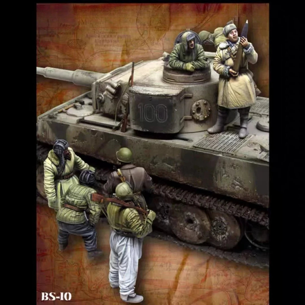 1/35 WWII Captured Tiger Tank, 2 Figures, Resin Model Vehicle Kit, Unassembled and Unpainted