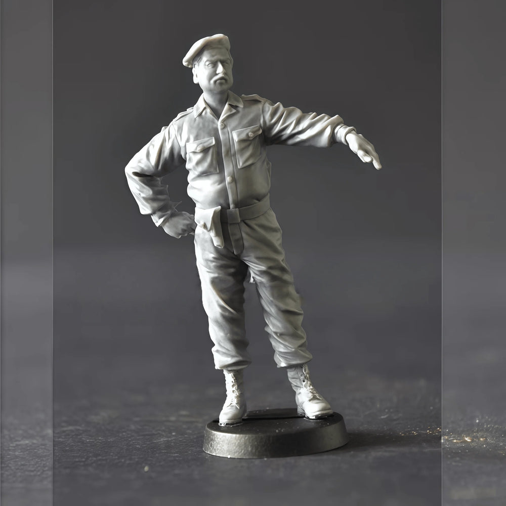 1/35 WWII German Pilot in Flight Suit, Resin Model Figure Kit, Unassembled and Unpainted