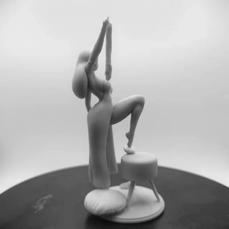 1/24 Bunny Girl Reclining with Whip, Resin Model Figure Kit, Anime Theme, Unassembled and Unpainted