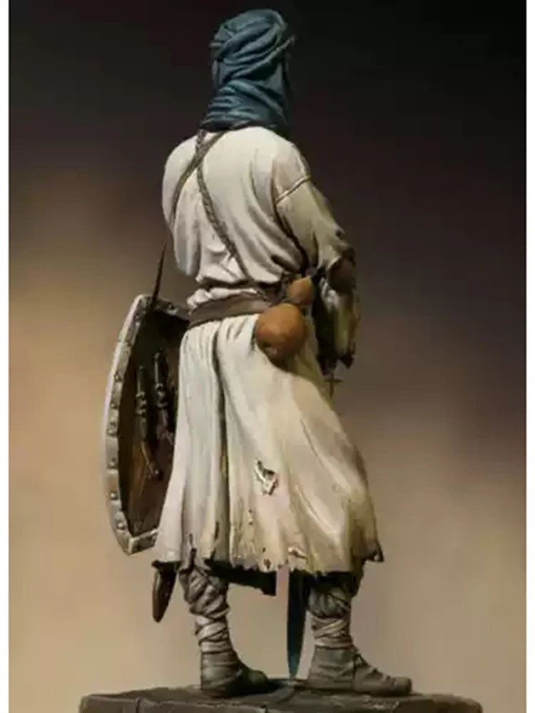 1/18 Medieval Bearded Crusader Knight with Red Cross Shield, Resin Model Figure Kit, Unassembled and Unpainted