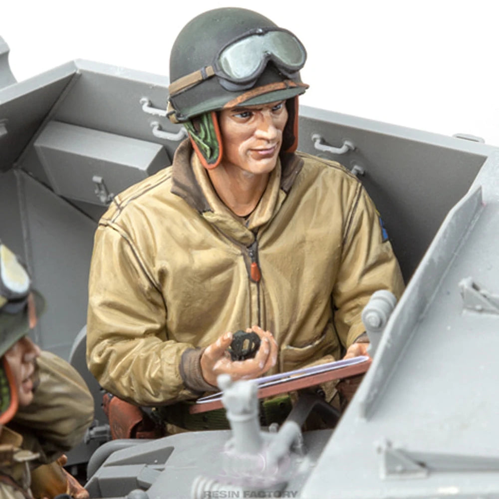 1/16 WWII American M10 Tank Gunner, 2 Figures, Resin Model Figure Kit, Unassembled and Unpainted