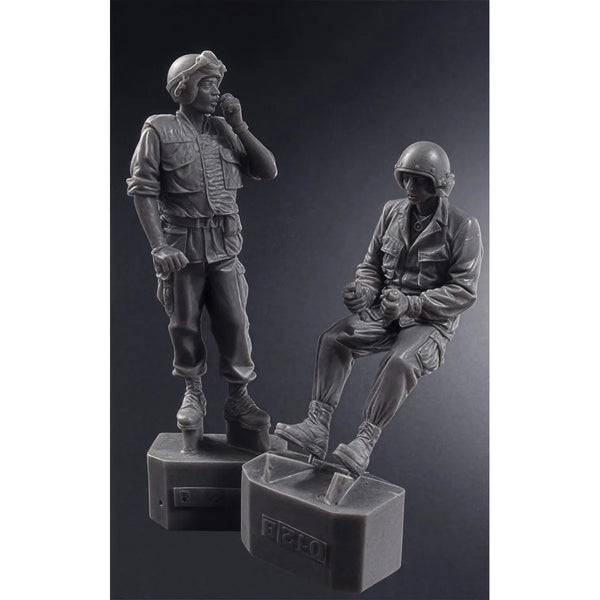 1/35 Vietnam War US AFV Aircrew, 2 Figures, Resin Model Figure Kit, Unassembled and Unpainted