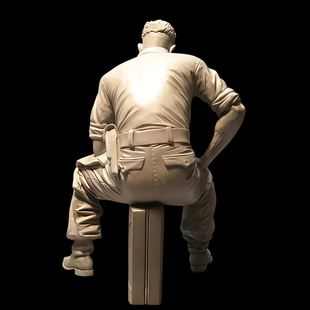 1/16 Modern Civilian Seated in Casual Shirt, Resin Model Figure Kit, Unassembled and Unpainted