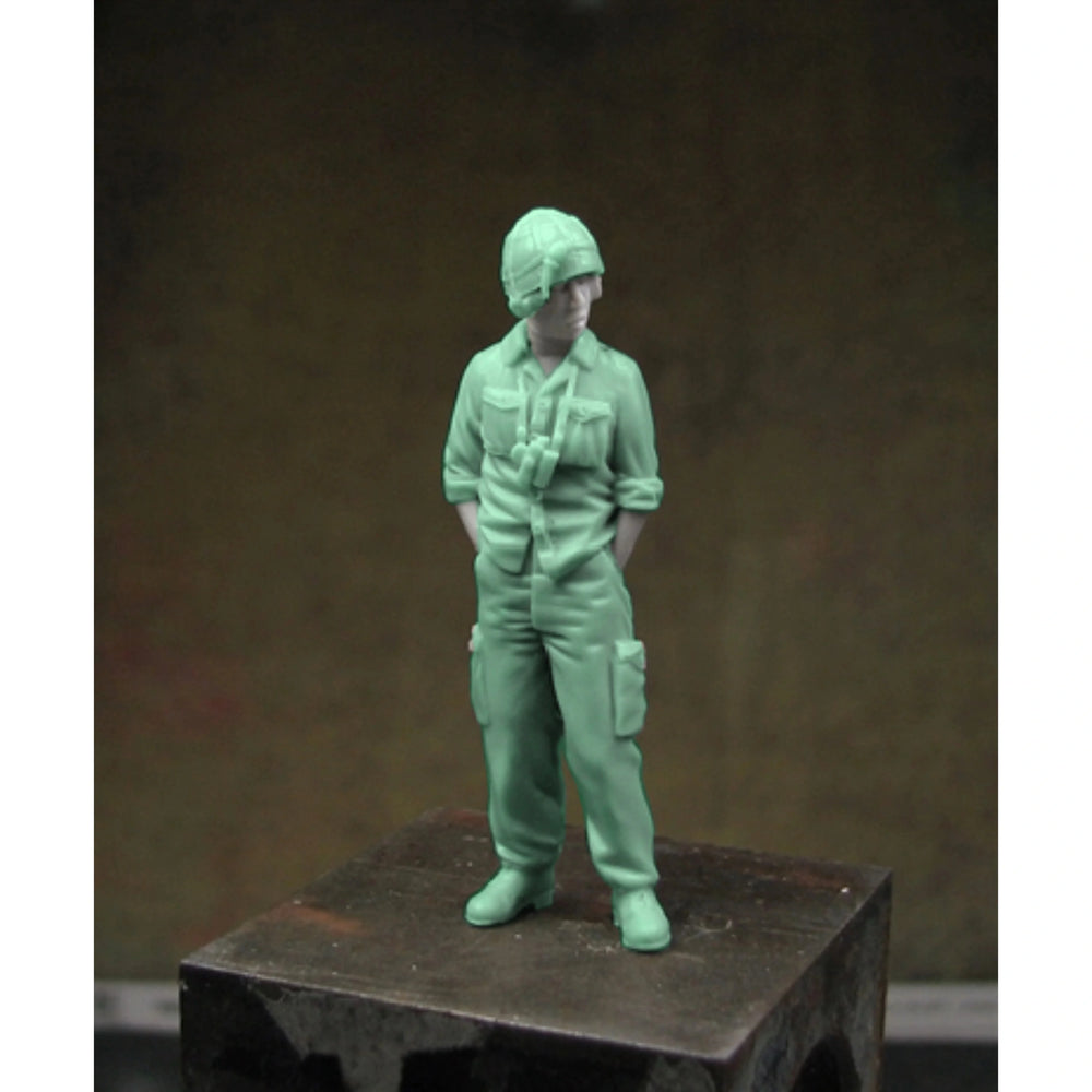 1/35 Modern Civilian in Buttoned Work Shirt, Resin Model Figure Kit, Unassembled and Unpainted