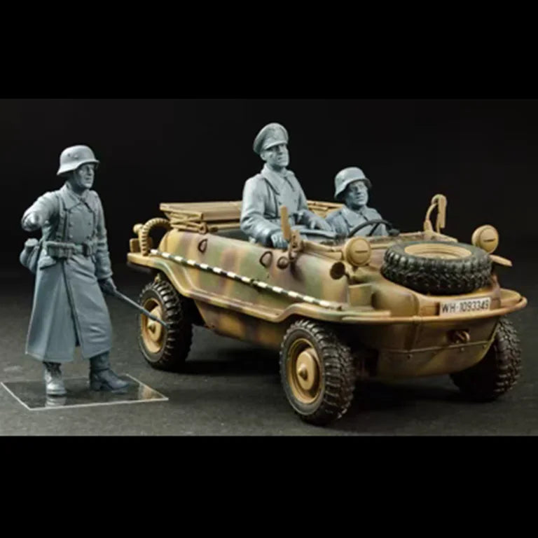 1/35 WWII German Soldiers with Kübelwagen, 3 Figures, Resin Model Diorama Kit, Unassembled and Unpainted