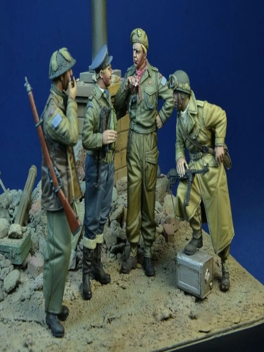 1/35 WWII German Soldiers, 4 Figures, Resin Model Diorama Kit, Unassembled and Unpainted