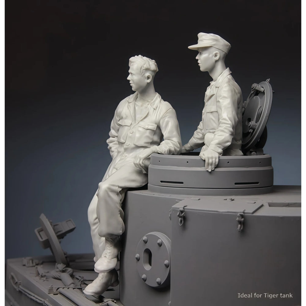 1/35 WWII German Tiger Tank Crew Kursk 1943, 2 Figures, Resin Model Figure Kit, Unassembled and Unpainted