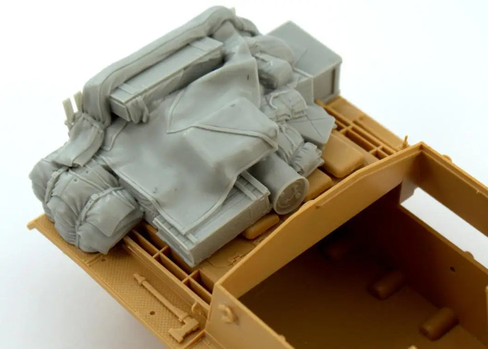 1/35 Cold War Soviet Tank, Resin Model Vehicle Kit, Unassembled and Unpainted