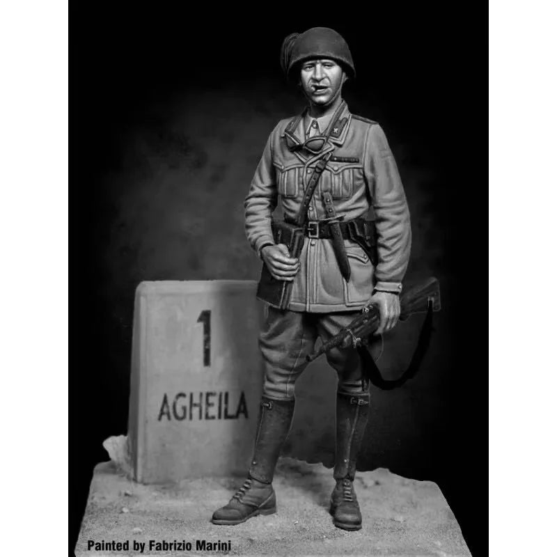 1/35 WWII Italian Infantryman Standing Alert North Africa, Resin Model Figure Kit, Unassembled and Unpainted