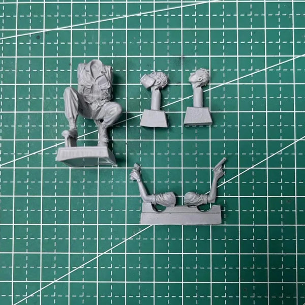 1/35 WWII US Rifleman Kneeling with Rifle, Resin Model Figure Kit, Unassembled and Unpainted