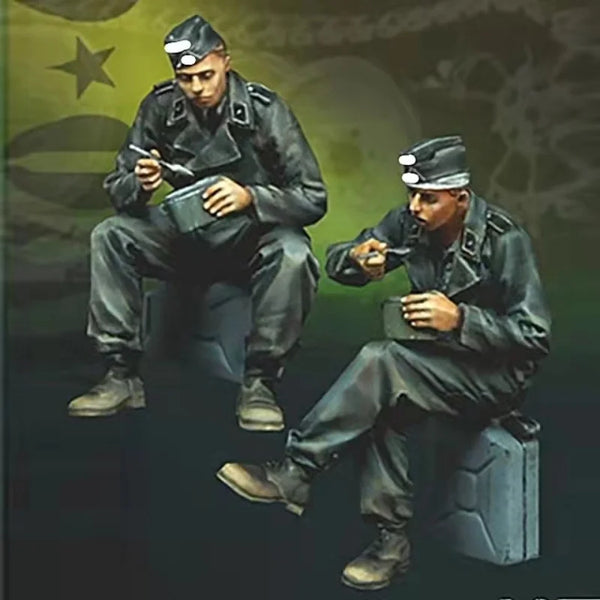 1/35 WWII German Soldiers Resting in Splinter Camouflage, 5 Figures, Resin Model Figure Kit, Unassembled and Unpainted