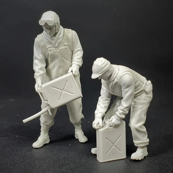 1/35 WWII US Tank Soldier, 2 Figures, Resin Model Figure Kit, Unassembled and Unpainted