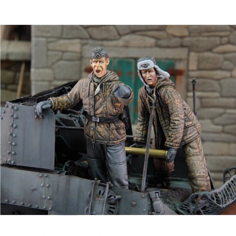1/35 WWII German Tank Crew Winter, 2 Figures, Resin Model Figure Kit, Unassembled and Unpainted