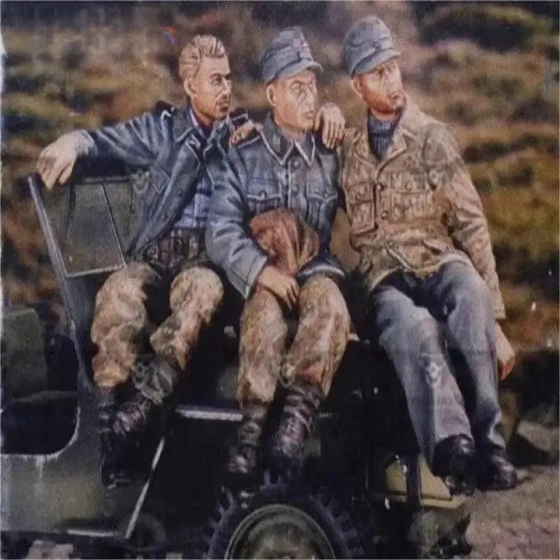 1/35 Modern Soldiers Resting Together on Military Equipment, 3 Figures, Resin Model Figure Kit, Unassembled and Unpainted