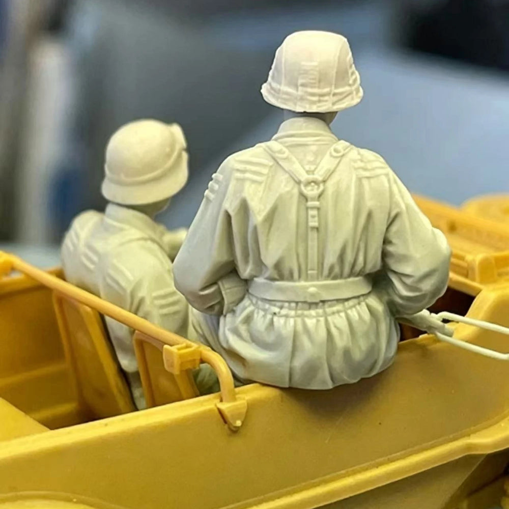 1/35 WWI Military Soldiers and Transport, 4 Figures, Resin Model Diorama Kit, Unassembled and Unpainted